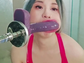 Femmebunnycds first solo experience with her sex machine