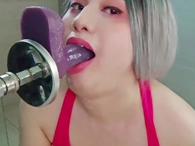 Deep throat practice with a gay amateur